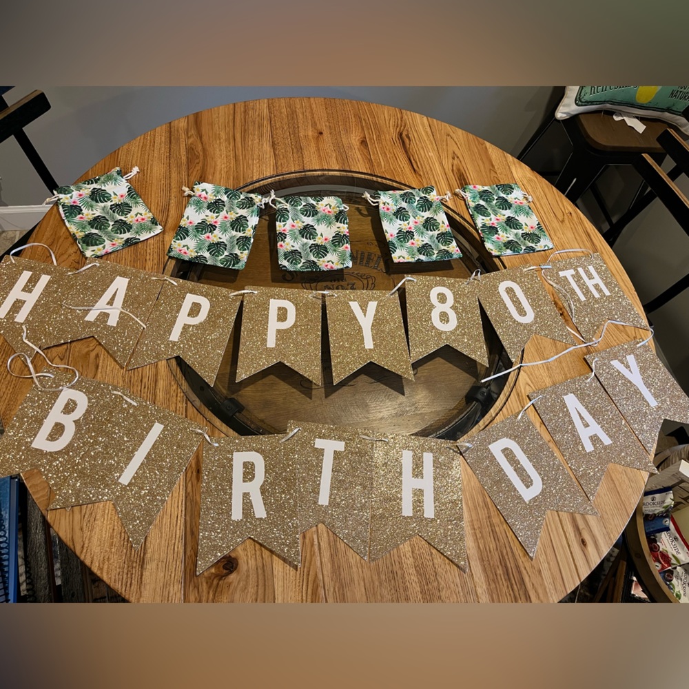 NWOT - Pre Strung Happy 80th Birthday sign Comes with 5 Tropical Drawstring Bags